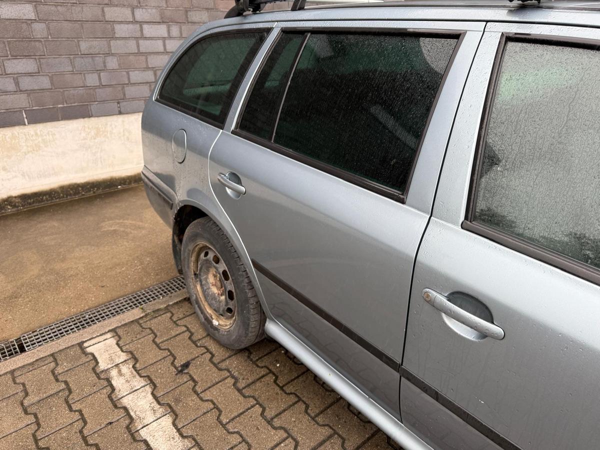 Skoda Octavia 1U original Tür hinten rechts LF7U Stonegrey Kombi Rohbau BJ03